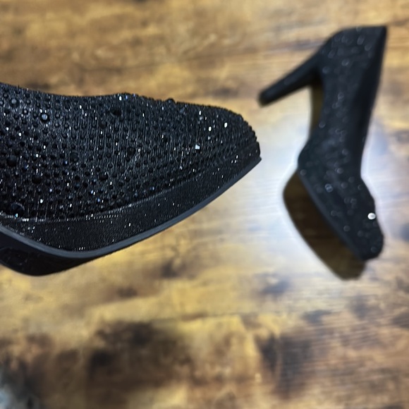 Black heels - Picture 7 of 7